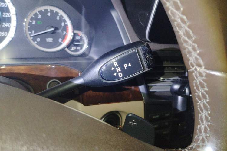 Used Mercedes-Benz E-Class 2013 E 260 L CGI Elegant Model Gear Lever