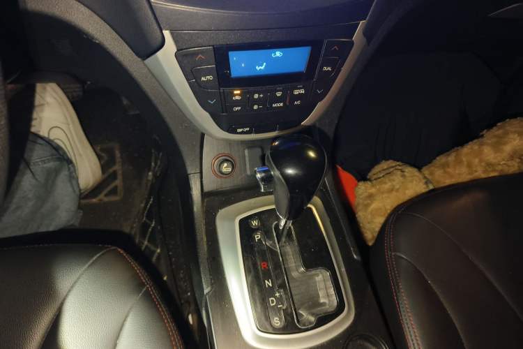 Used GAC Trumpchi GS5 2012 2.0L Automatic Two-Wheel Drive Anniversary Edition Gear Lever