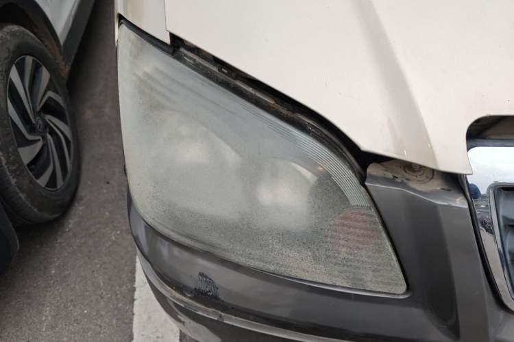 Used FORTHING Lingzhi 2011 QA 2.4L Short-Wheelbase Comfort Edition Right Front Headlight