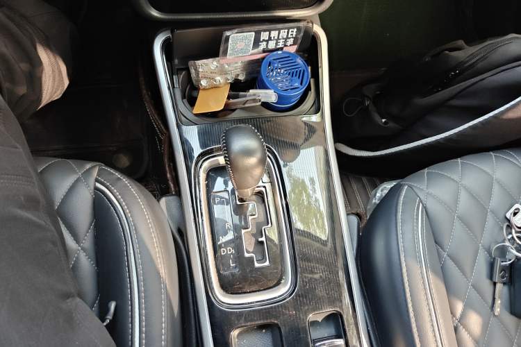 Used Mitsubishi Outlander 2021 Revised Version 2.0L Two-Wheel Drive Enjoyment Edition 5 Seats Gear Lever