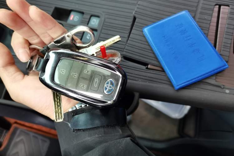 Used Toyota Granvia 2023 2.5L Hybrid Prestige PLUS Edition Vehicle Key