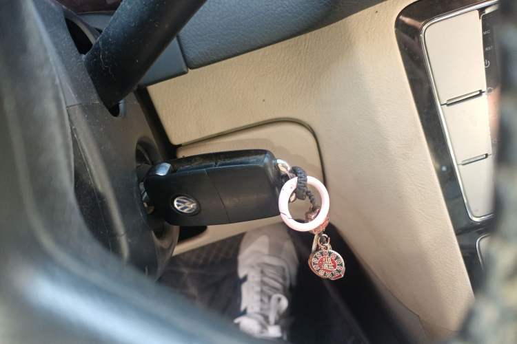 Used Volkswagen Passat 2009 2.0L MFI Automatic Luxury Edition Vehicle Key