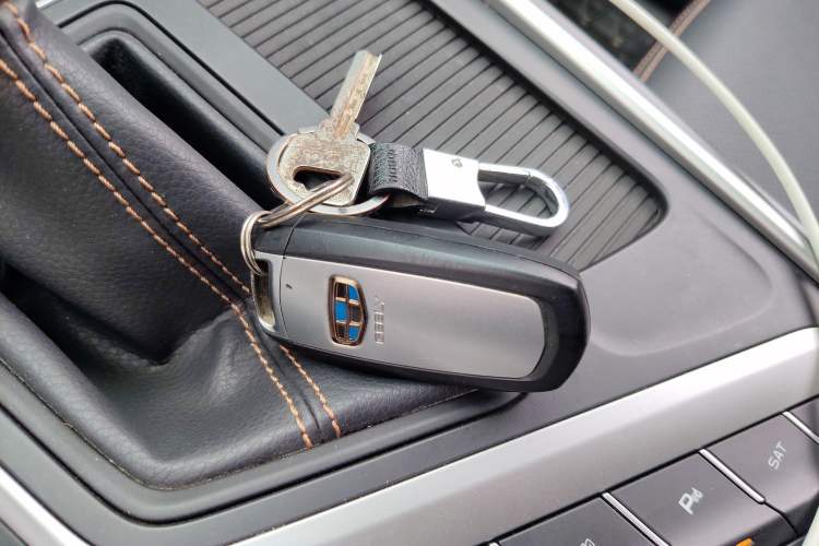 Used Geely Auto Vision X6 2018 1.4T CVT 4G Connected Flagship Edition
