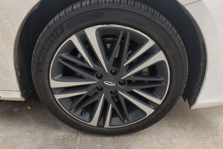 Used Chery Arrizo 8 2023 High-Performance Edition 2.0T DCT Powerfully Equipped Right Front Wheel Hub