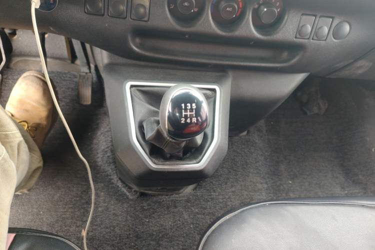 Used JMC Transit 2019 2.8T Commercial Version Short Wheelbase Mid-Roof 6-Seater China VI JX493