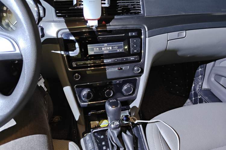 Used Skoda Superb 2013 1.4TSI DSG Sport Edition Audio And AC Panel