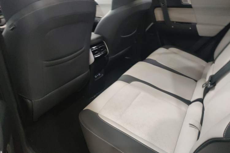 Used iCAR 03 2024 401km Two-Wheel Drive Standard Advanced Version Left Rear Seat