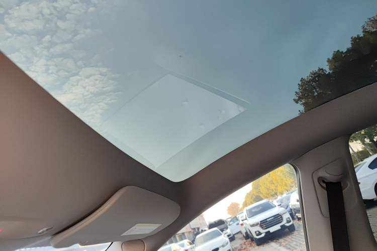 Used Tesla Model Y 2023 Long-Range All-Wheel-Drive Version