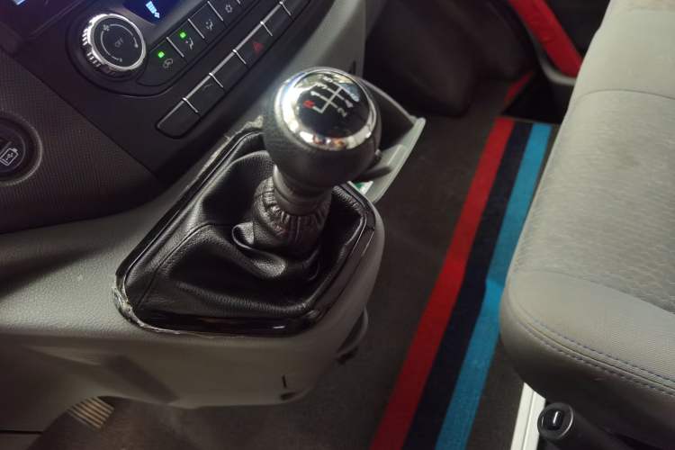 Used Foton Toano 2022 2.0T Manual Urban Edition Short Wheelbase Mid-Height Design Rear Single Tire 5/6/9-Seater Configuration 4F20TC3
