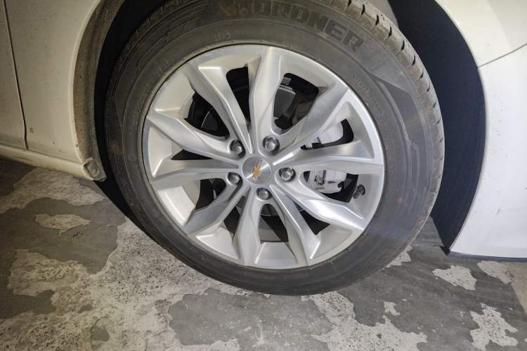 Used Chevrolet Malibu XL 2021 535T Automatic Sport Edition Right Front Wheel Hub