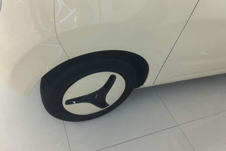 Used Geely Galaxy Panda 2023 Panda Mini 200km Endurance Bear Left Front Wheel Hub