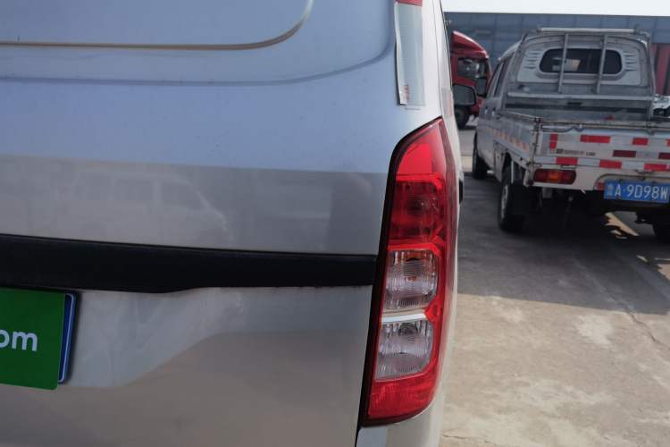 Used Wuling Hongguang V 2022 1.5L Jingqu Edition Enclosed-Window Vehicle with Electric Power Steering LAR
