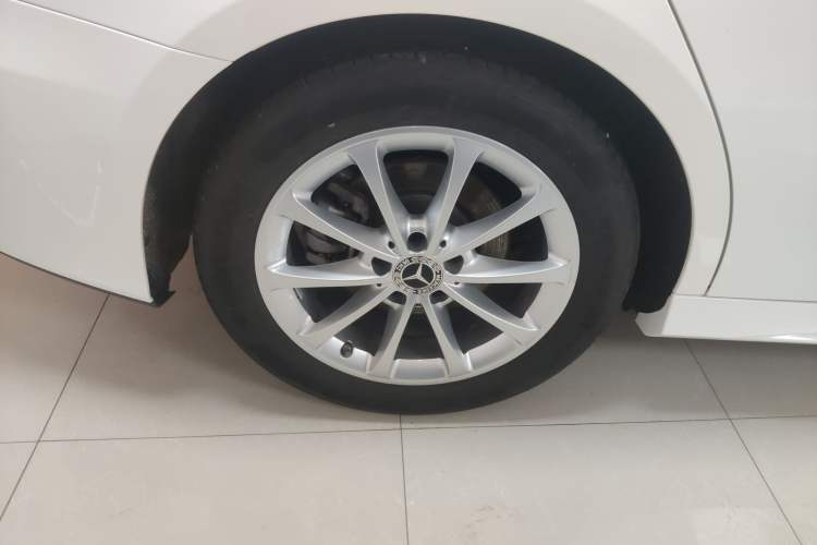 Used Mercedes-Benz A-Class 2022 Restyled A 200 L Sport Sedan Fashion Version Right Rear Wheel Hub