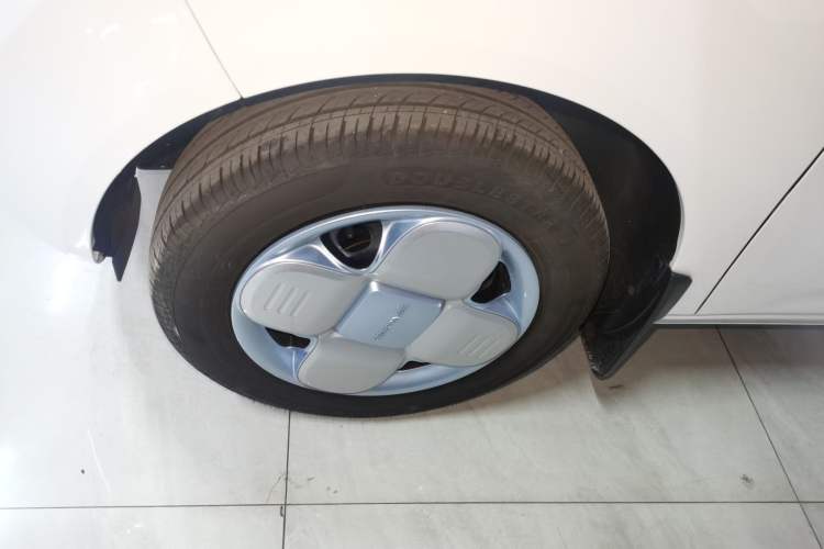 Used Geely Galaxy Panda 2024 Panda Mini 200km Endurance Bear Left Front Wheel Hub