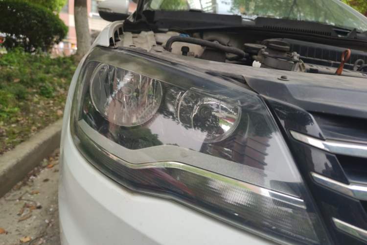 Used Volkswagen Bora 2014 1.6L Automatic Comfort Model Right Front Headlight