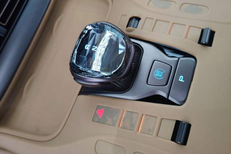 Used Denza D9 2022 DM-i 970 Four-Wheel Drive Prestige Model