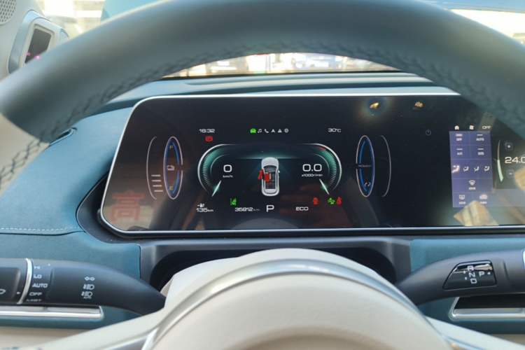 Used ORA Good Cat 2023 401 km Standard Range Prestige Version Lithium Iron Phosphate
