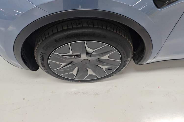 Used Tesla Model Y L 2025 Model Long-Range All-Wheel-Drive Version