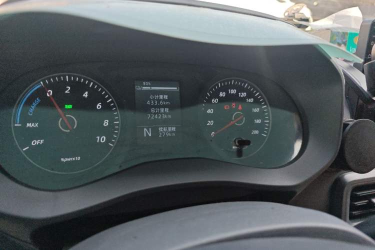 Used Wuling Yangguang 2024 300KM Comfort Version Passenger Van 75kW
