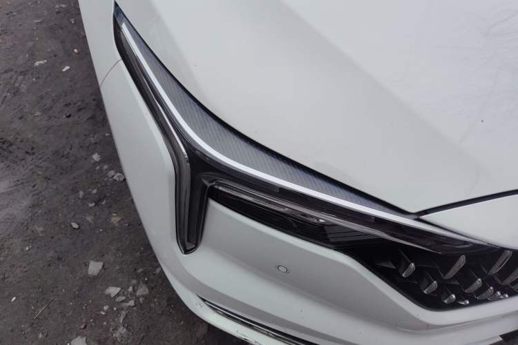 Used Bestune B70 2023 Third Generation 1.5T Automatic Enjoyment Version Right Front Headlight