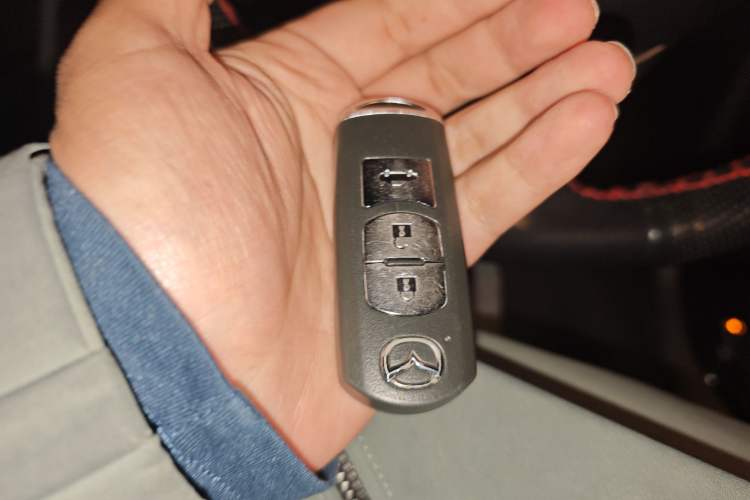 Used Mazda 3 Axela 2016 Sedan 1.5L Automatic Luxury Model
