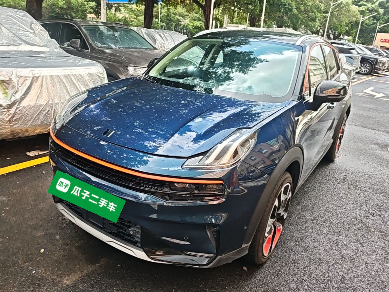 Под передней частью автомобиля