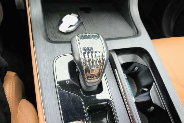 Used GAC Trumpchi ES9 2024 PHEV with 143 km Max