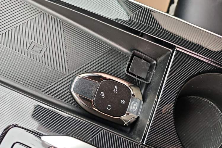 Used GAC Trumpchi EMKOO 2022 2.0 ATK Gemini Edition Vehicle Key