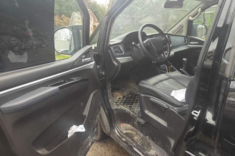 Used FORTHING Lingzhi 2024 M5L 1.5T Manual Luxury 7-Seater Driver Seat