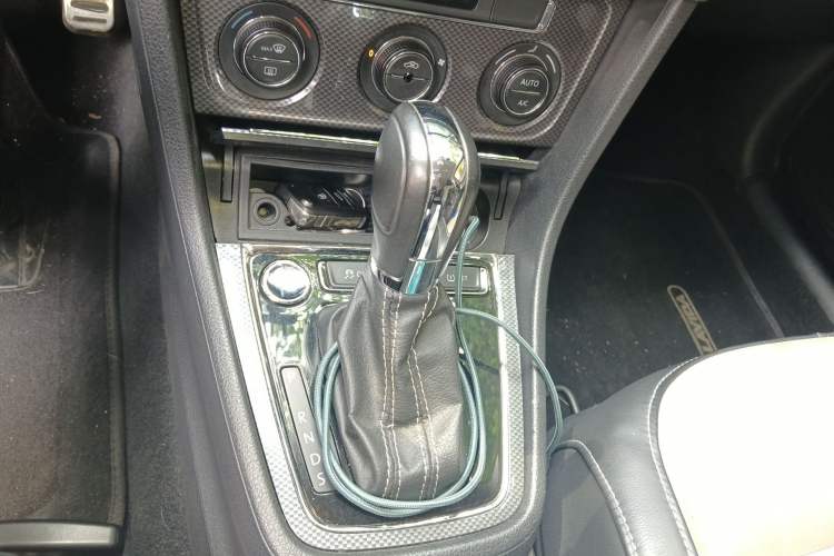 Used Volkswagen Cross Lavida 2014 1.6L Automatic
