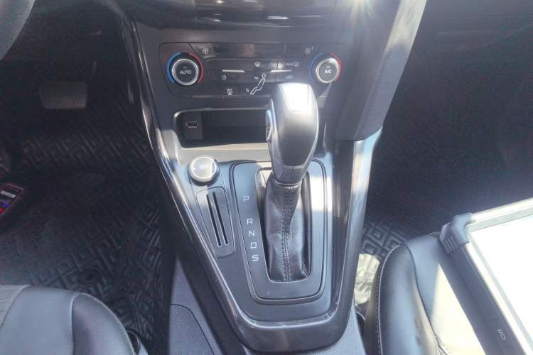 Used Ford Focus 2017 Sedan 1.6L Automatic Fashion Edition Smart Drive Version
