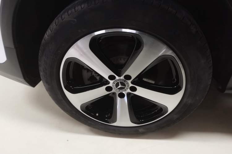 Used Mercedes-Benz GLC 2019 Facelift GLC 260 L 4MATIC Luxury Model
