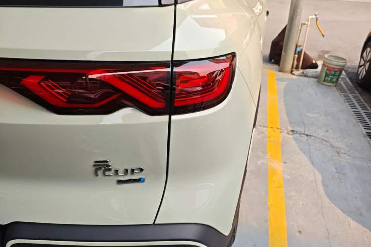 Used BYD Yuan UP 2025 Intelligent Driving Version 401 KM Dynamic Edition Right Rear Taillight