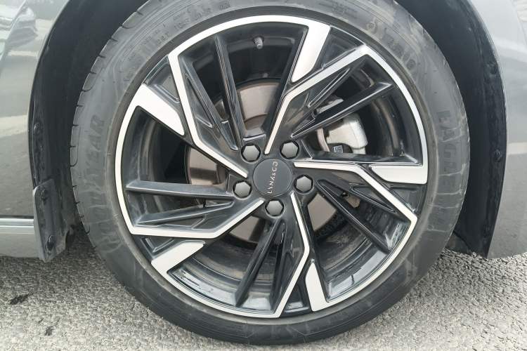 Used Lynk & Co 03 2023 1.5TD DCT JingPro Right Front Wheel Hub