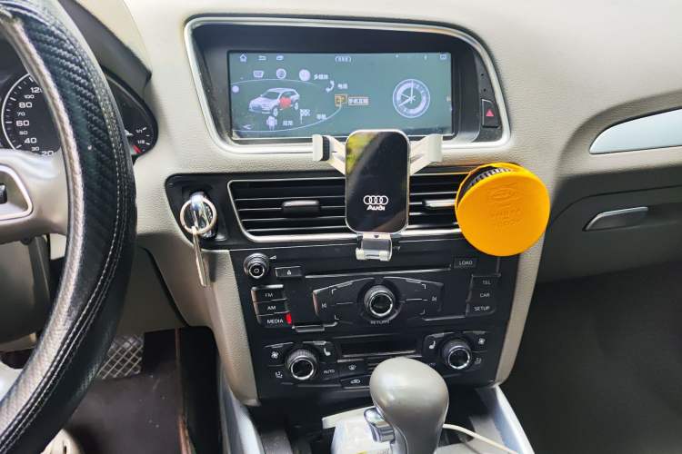 Used Audi Q5 2012 2.0TFSI Technology Model Audio And AC Panel