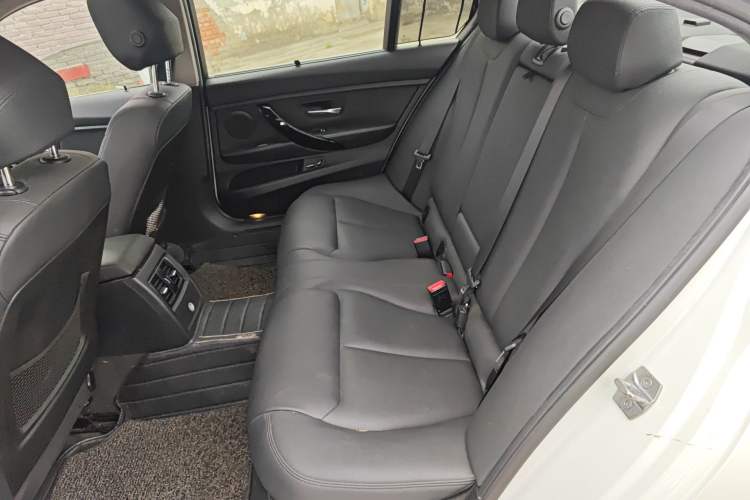 Used BMW 3 Series 2016 320Li Fashion Model Left Rear Seat