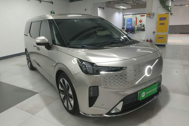 Used Volvo EM90 2025 Ultra Six-Seater Exterior 1