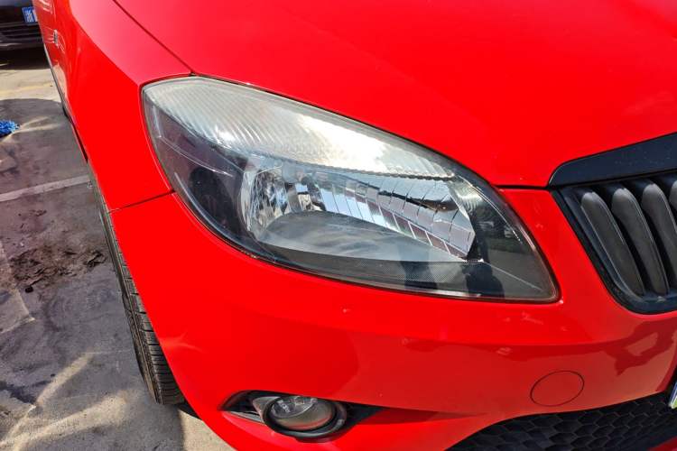 Used Skoda Fabia 2012 1.6L Automatic Cool Black Edition Right Front Headlight