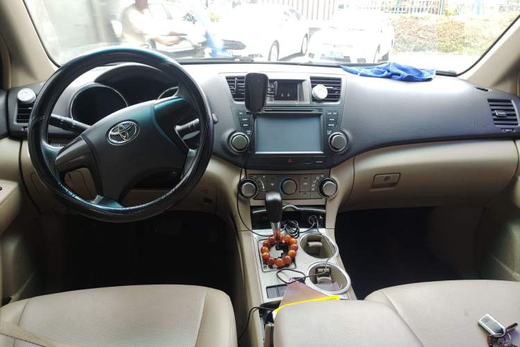 Used Toyota Highlander 2009 2.7L 2WD 5-Seater Elite Edition Center Console