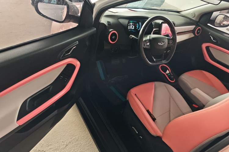 Used Chery QQ Little Ant 2022 Revised Version 2 Sweet Pink Edition Full-Sugar Version 28.8 kWh 30 kW 301 km Driver Seat