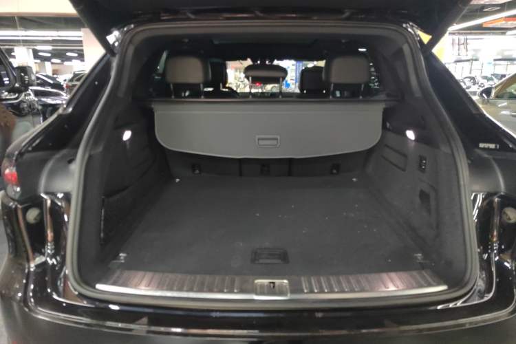 Used Porsche Cayenne E-Hybrid 2019 Cayenne E-Hybrid 2.0T Trunk