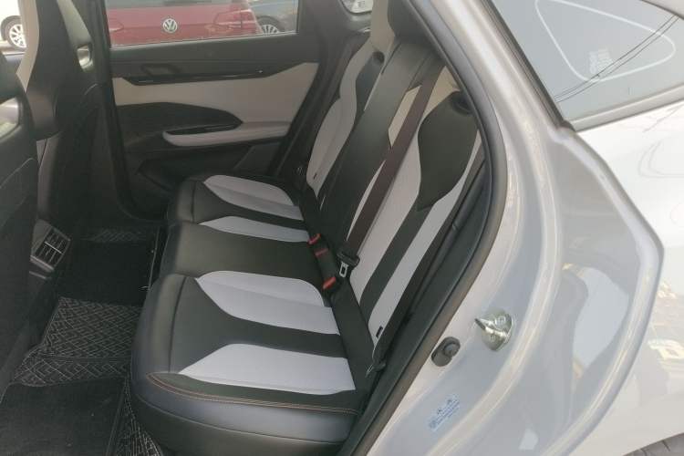 Used Changan UNI-V iDD 2024 Blue Whale Smart Electric iDD 136km ZhiKu Model
