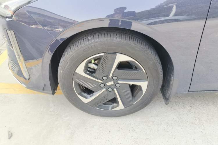 Used Geely Galaxy L6 2023 125km MAX Exterior 4