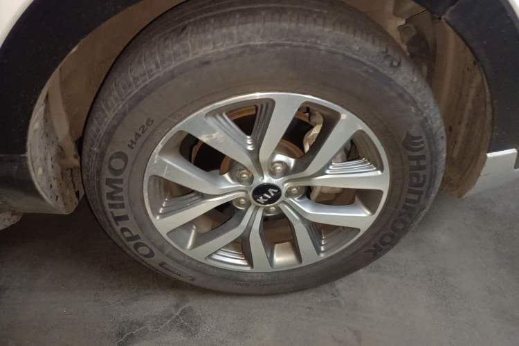 Used Kia Sportage R 2015 2.0L Automatic Two-Wheel Drive GLS Right Front Wheel Hub