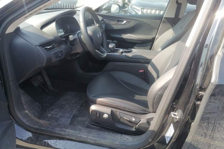 Used Hongqi E-QM5 2022 431 km Charge & Enjoy Edition
