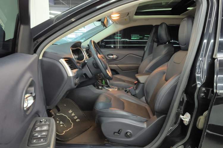 Used Jeep Cherokee 2016 2.4L Professional Smart Version