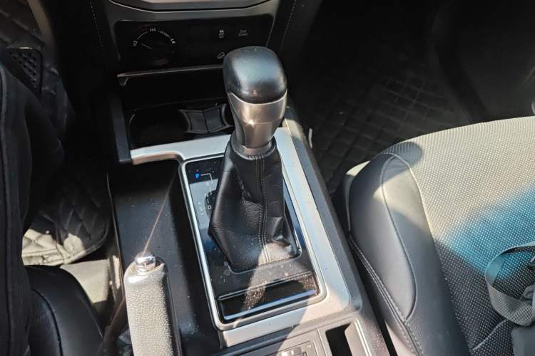 Used Toyota Prado 2018 3.5L Automatic TX-L Gear Lever