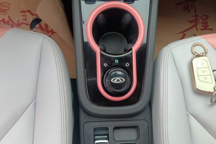 Used Chery QQ Little Ant 2022 Restyled Version Sweet Pink Edition Half-Sugar Version 28.8 kWh 30 kW 301 km Gear Lever