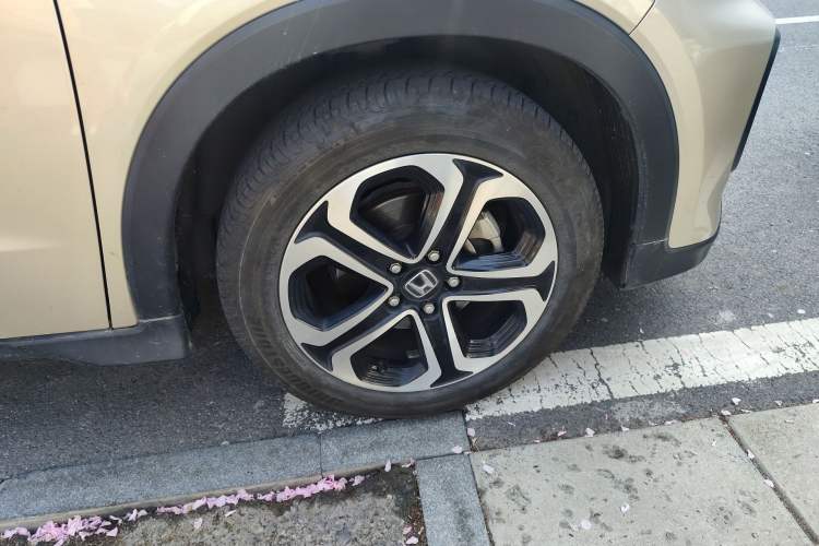 Used Honda XR-V 2017 1.8L VTi CVT Luxury Edition Right Front Wheel Hub