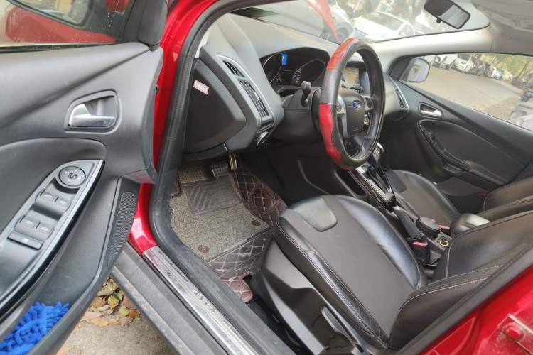 Used Ford Focus 2012 Hatchback 1.6L Automatic Fashion Edition